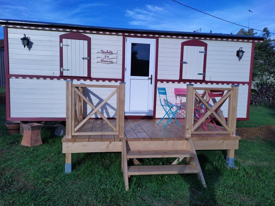 Gasthaus La Roulotte De Francine Chazeuil Exterior foto