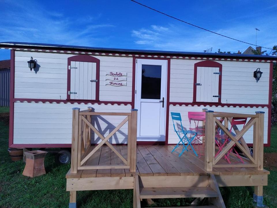 Gasthaus La Roulotte De Francine Chazeuil Exterior foto